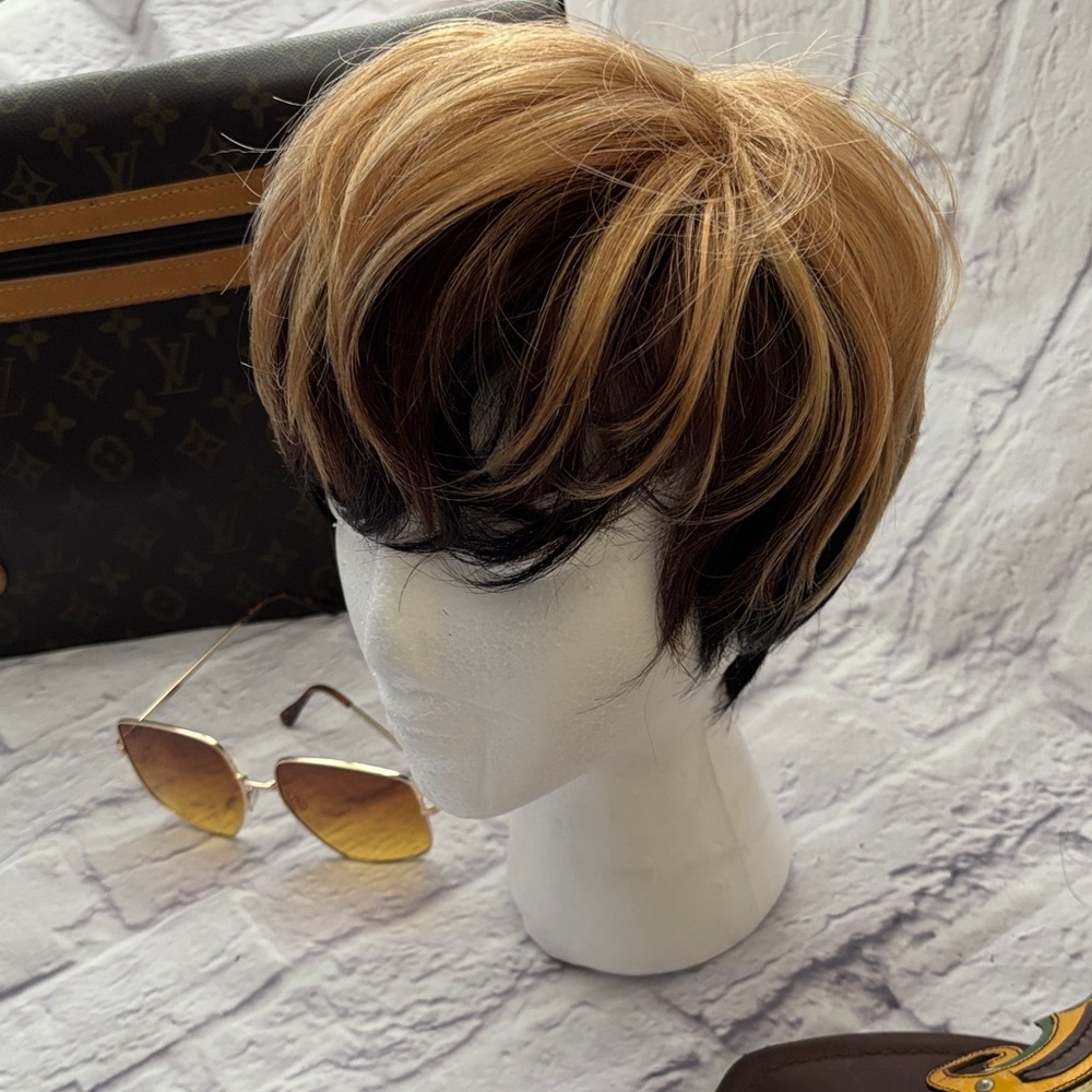 🔵”NWOT” Ombré Chic Natural Looking Wig
